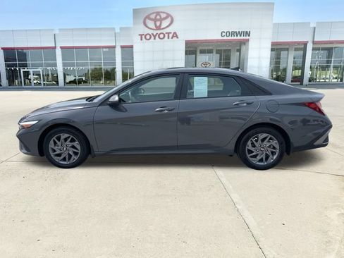 Used 2024 Hyundai Elantra SEL FWD image 2