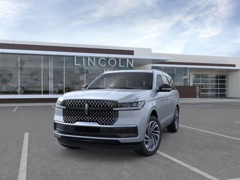 New 2026 Lincoln Navigator Reserve AWD/4WD image 2