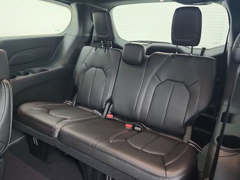 New 2026 Chrysler Pacifica Select AWD/4WD image 31