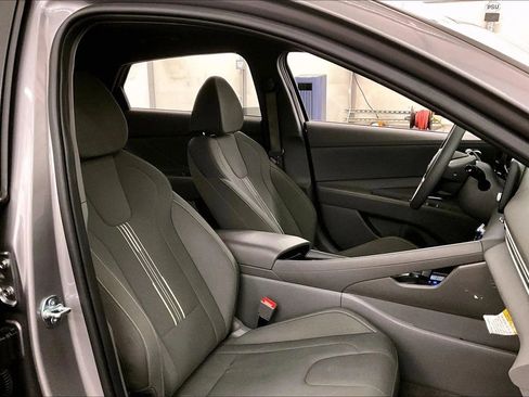 Used 2025 Hyundai Elantra Blue image 7