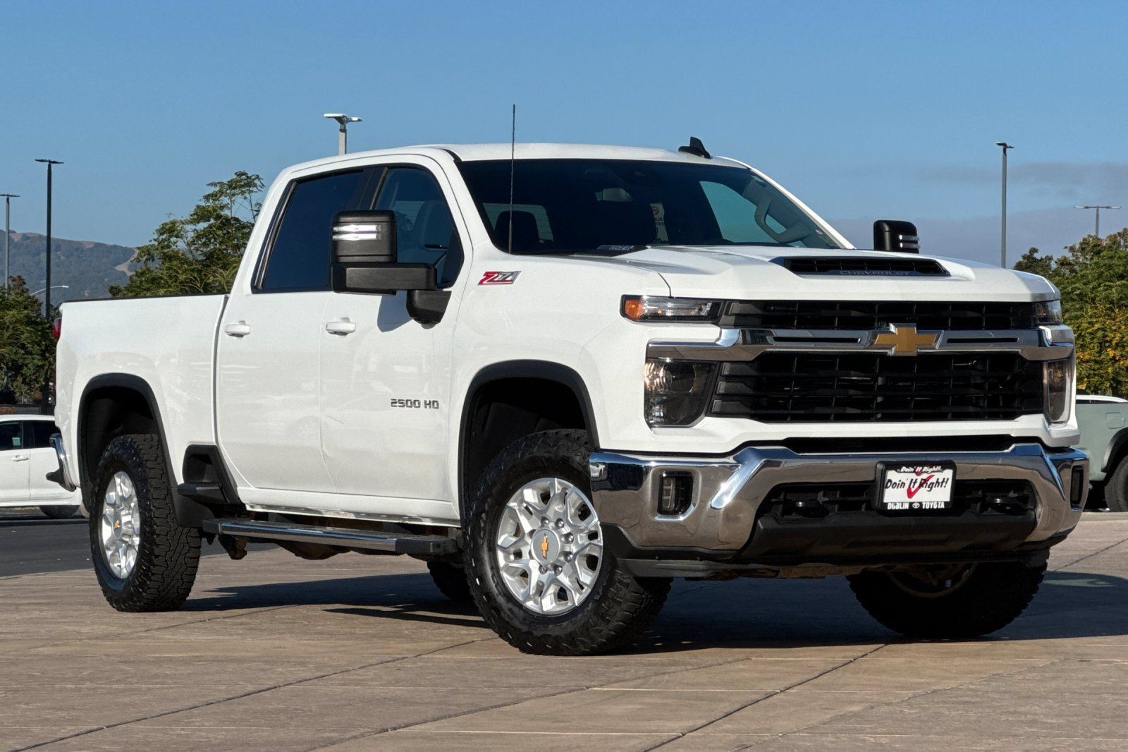 Used 2025 Chevrolet Silverado 2500 LT AWD/4WD image 2