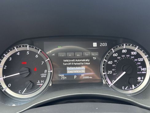 Used 2024 Toyota Highlander LE image 11