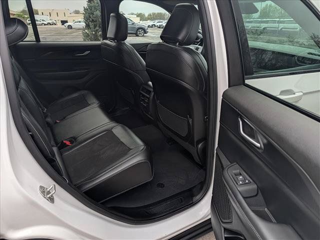 Used 2024 Jeep Grand Cherokee Altitude AWD/4WD image 15