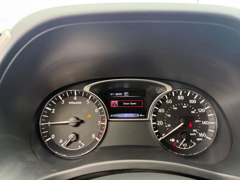 Used 2018 Nissan Pathfinder SL AWD/4WD image 16