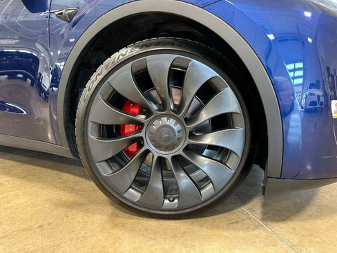 Used 2023 Tesla Model Y Performance image 10
