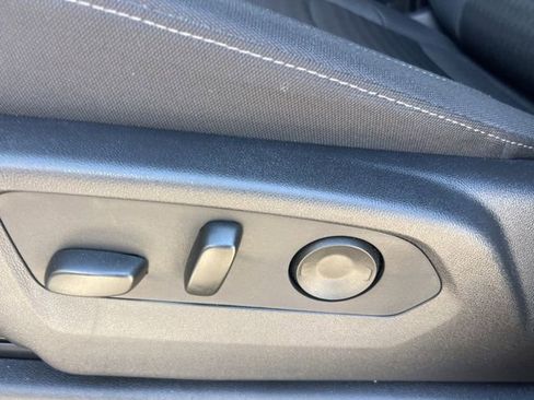 Used 2025 Chevrolet Silverado 1500 Custom image 15