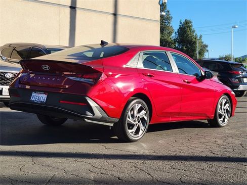 Used 2025 Hyundai Elantra Sport image 2