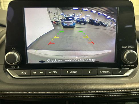 Used 2024 Nissan Rogue S FWD image 5
