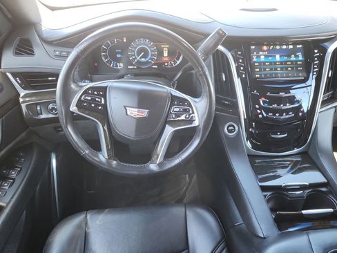 Used 2018 Cadillac Escalade ESV Platinum AWD/4WD image 14