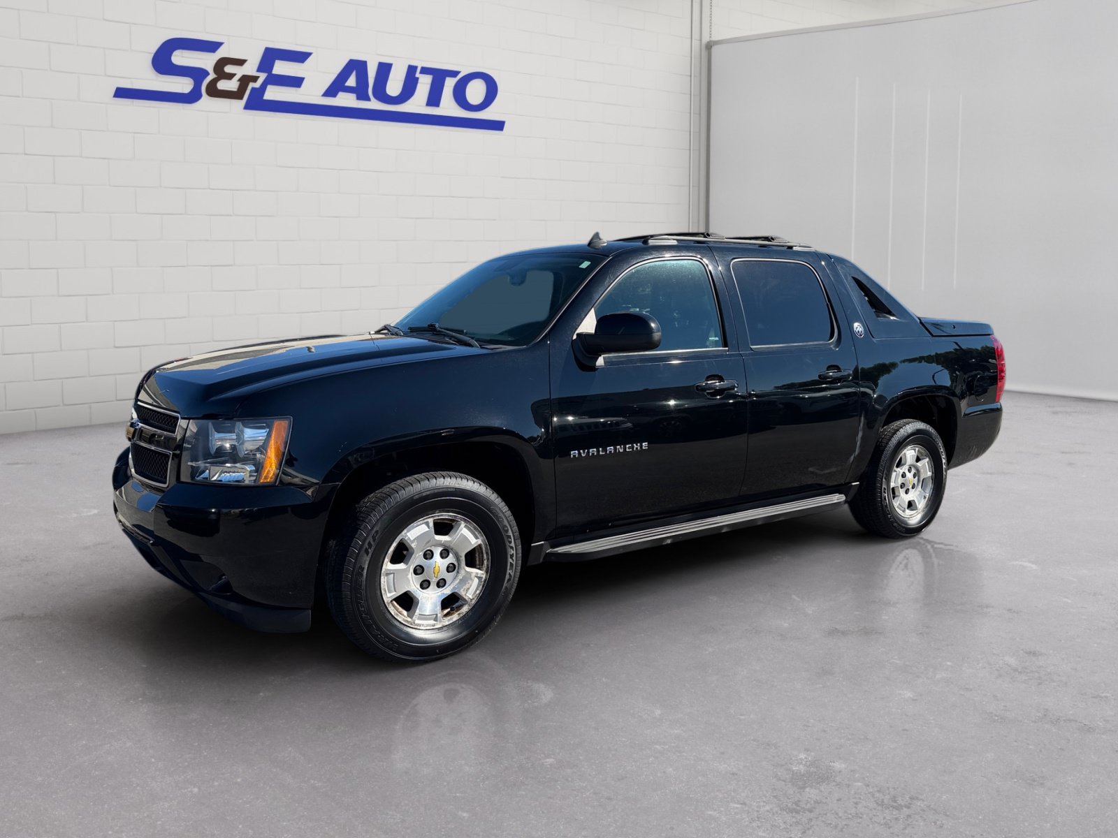 Used 2013 Chevrolet Avalanche LS AWD/4WD image 1