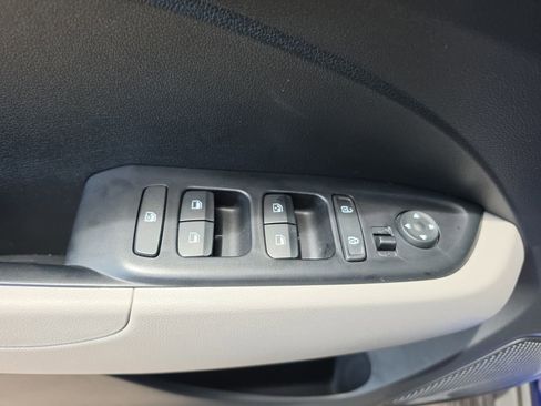 Used 2024 Hyundai Venue SEL FWD image 16