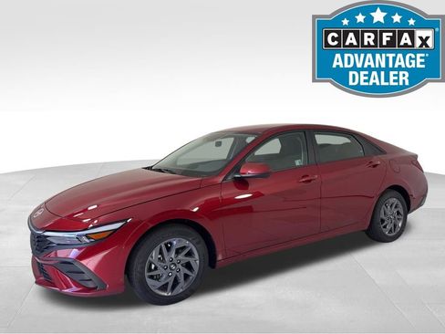 Used 2025 Hyundai Elantra Hybrid FWD image 1