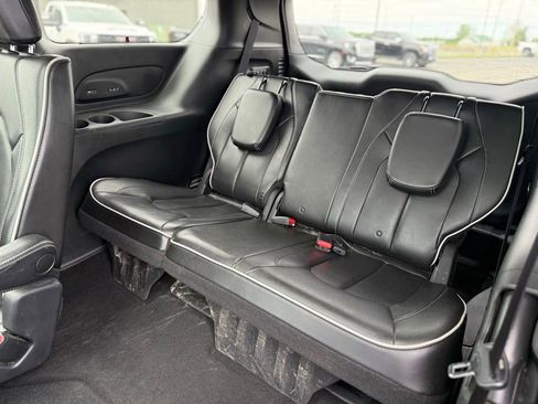 Used 2019 Chrysler Pacifica Limited w/ S Appearance Package FWD image 12