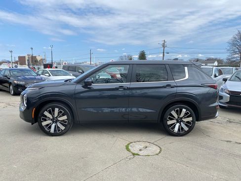 New 2025 Mitsubishi Outlander SE image 9