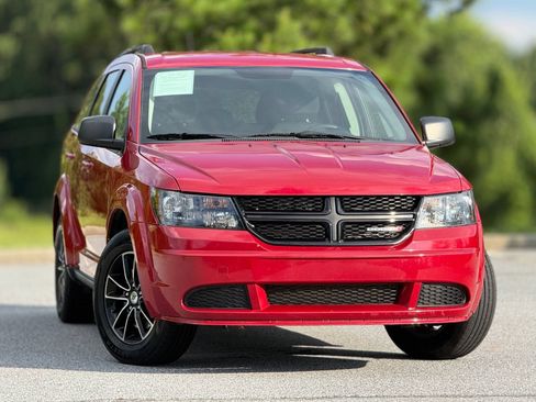 Used 2018 Dodge Journey SE w/ Blacktop Package FWD image 4