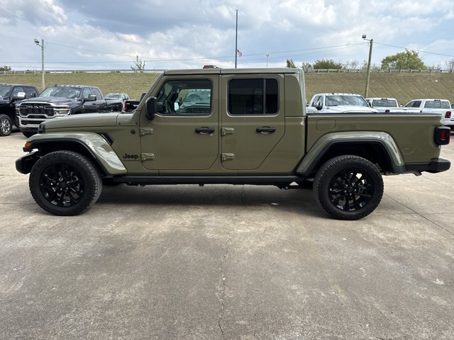 Used 2025 Jeep Gladiator Sport AWD/4WD image 10