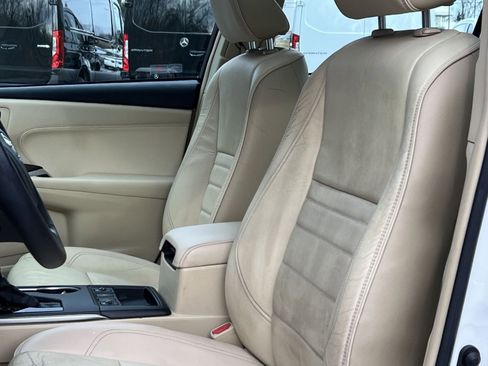 Used 2015 Toyota Camry LE image 7