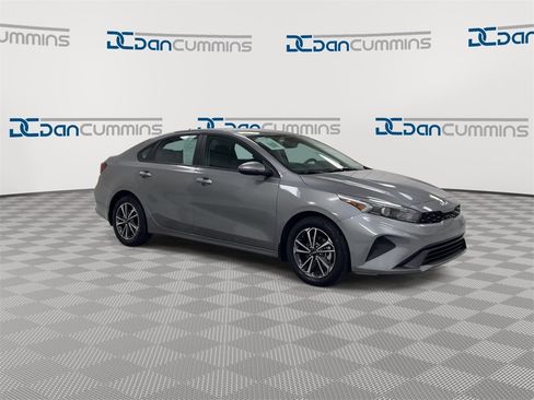 Used 2024 Kia Forte LXS w/ LXS Technology Package image 2