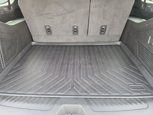 Used 2025 Chevrolet Suburban LT w/ Comfort Package RWD image 26