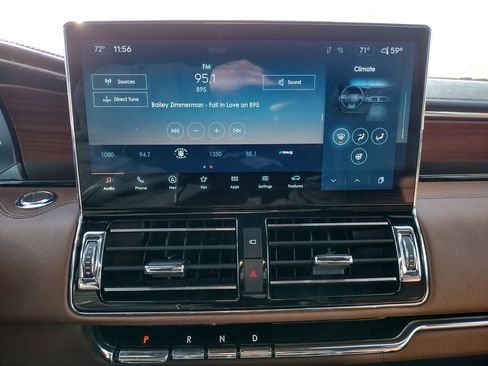 Used 2022 Lincoln Navigator Reserve image 3