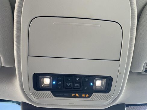 Used 2025 Ford Expedition Platinum image 18