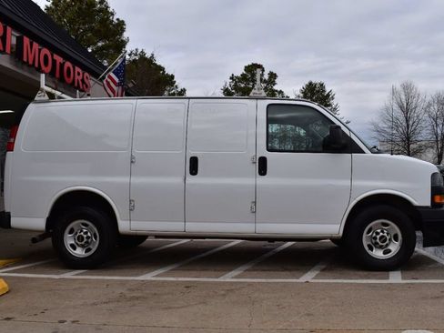 Used 2018 GMC Savana 2500 w/ Communications Package RWD image 6