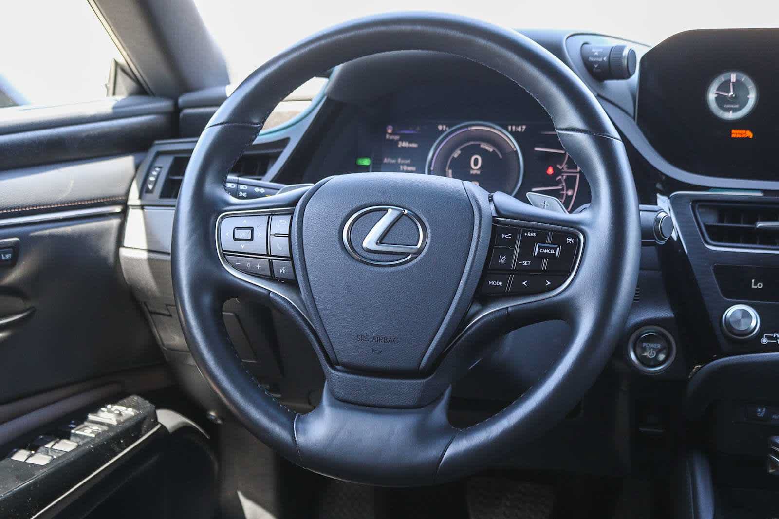 Used 2025 Lexus ES 300h w/ Premium Package FWD image 18