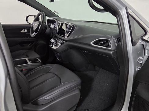 New 2026 Chrysler Pacifica Select FWD image 37