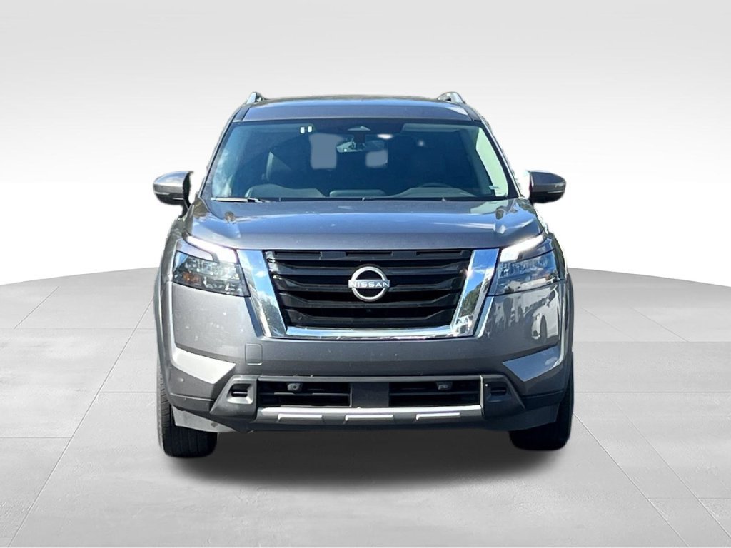 Used 2025 Nissan Pathfinder SL FWD image 2