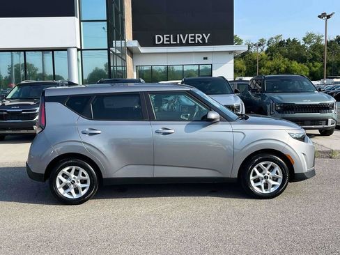 Used 2025 Kia Soul LX w/ LX Technology Package FWD image 25