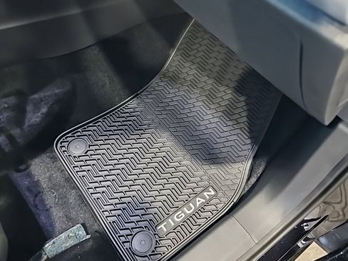 New 2026 Volkswagen Tiguan SE R-Line image 14