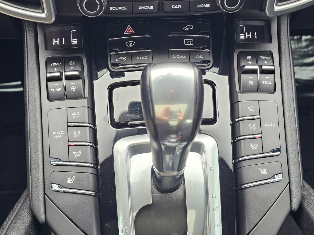 Used 2018 Porsche Cayenne Platinum Edition AWD/4WD image 29