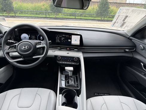 New 2026 Hyundai Elantra Limited FWD image 16