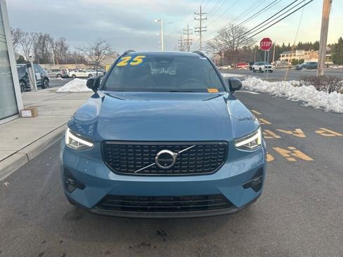 Certified 2025 Volvo XC40 B5 Plus AWD/4WD image 7