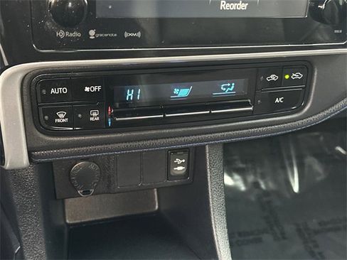 Used 2018 Toyota Corolla SE image 28