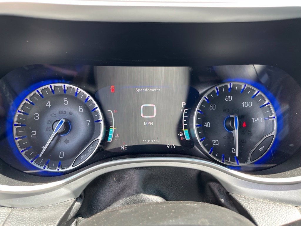 Used 2024 Chrysler Pacifica Touring FWD image 16