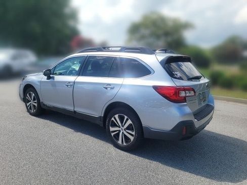 Used 2019 Subaru Outback 3.6R Limited AWD/4WD image 6