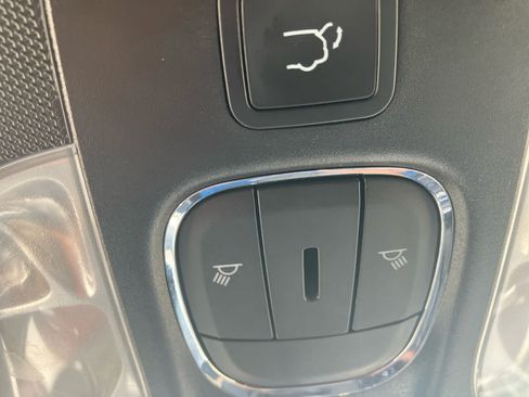 Used 2025 Jeep Compass Latitude w/ Sun & Sound Group AWD/4WD image 19