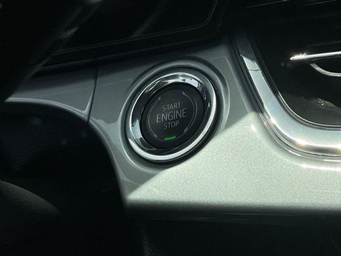 Used 2025 Chevrolet Trax LT FWD image 21