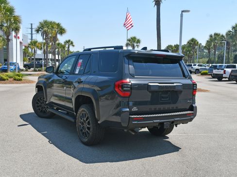 New 2026 Toyota 4Runner SR5 AWD/4WD image 2