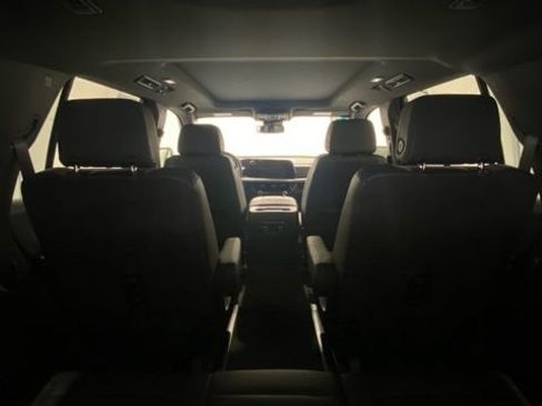 Used 2025 Chevrolet Tahoe Z71 w/ Comfort Package image 29