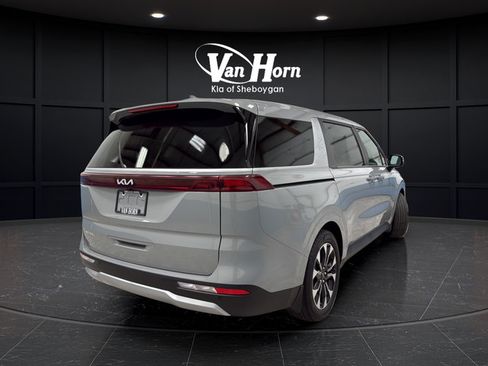 Used 2024 Kia Carnival EX FWD image 7