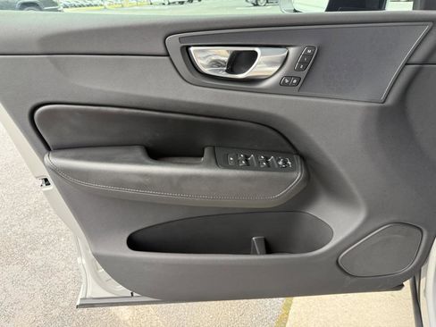 Used 2024 Volvo XC60 B5 Core image 11