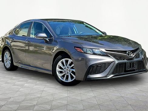 Used 2024 Toyota Camry SE FWD image 3