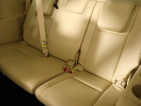 Used 2019 Toyota Highlander XLE image 13