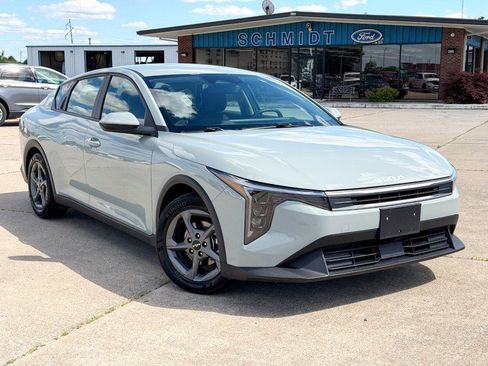 Used 2025 Kia K4 FWD image 2