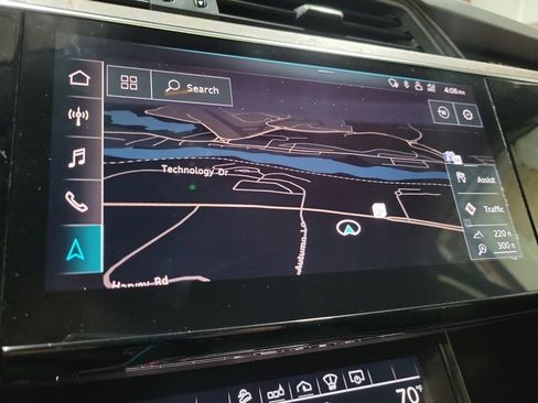 Used 2019 Audi e-tron Prestige w/ Prestige Package image 31