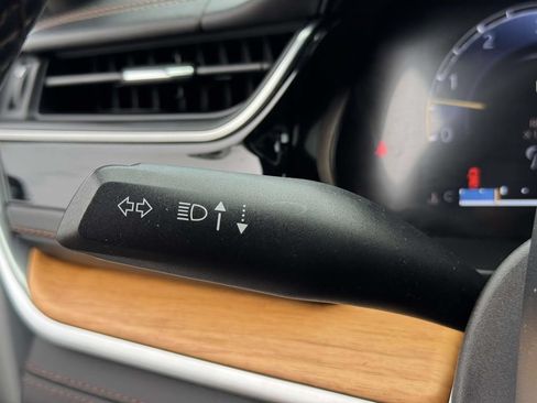 Used 2022 Jeep Grand Cherokee Summit AWD/4WD image 25