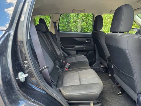 Used 2017 Mitsubishi Outlander ES AWD/4WD image 25