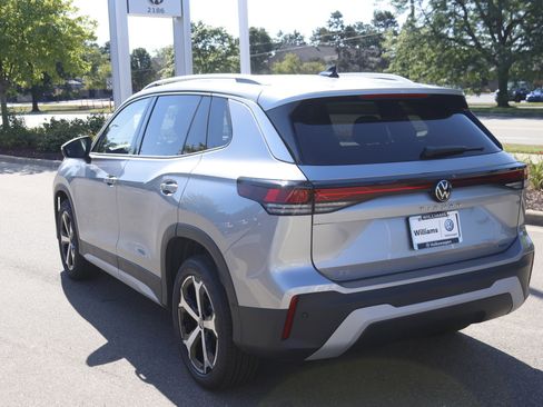 New 2025 Volkswagen Tiguan SE image 7